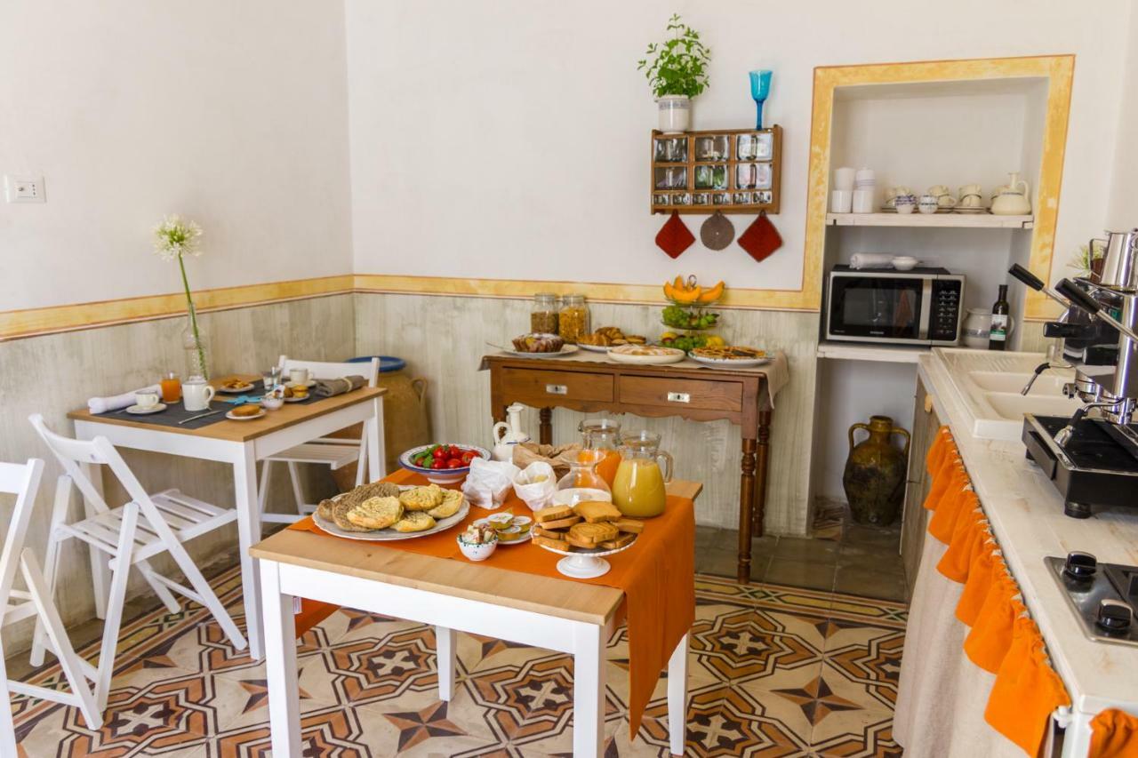 モルチャーノ・ディ・レウカ Il Cortile Dei Nonni Bed & Breakfast エクステリア 写真